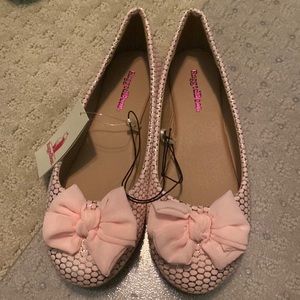 Cute pink girls shoes BRAND NEW never worn.  Size 1